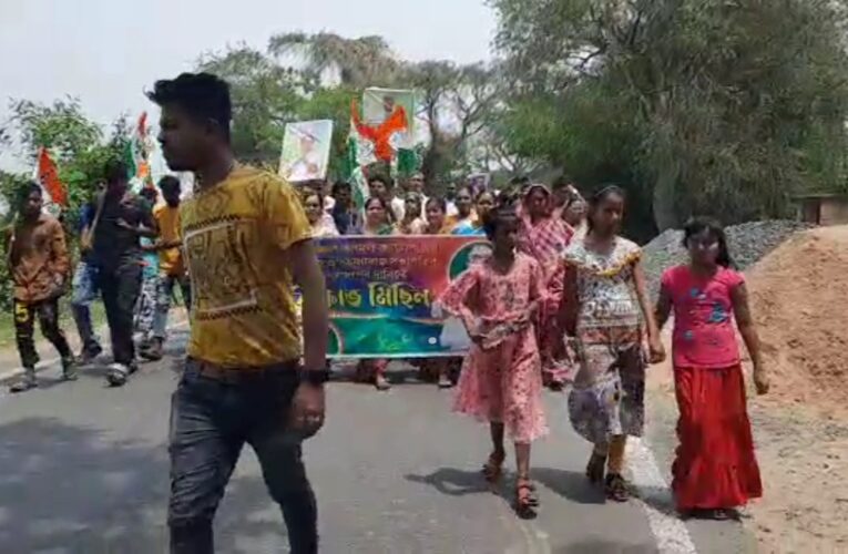 রাজ্য জুড়ে অভিষেকের জনসংযোগ কর্মসূচির মাঝেই গোষ্ঠীকোন্দল। অঞ্চল সভাপতির অপসারণের দাবিতে তৃণমূল কর্মীদের মিছিল হাওড়ার আমতায়।