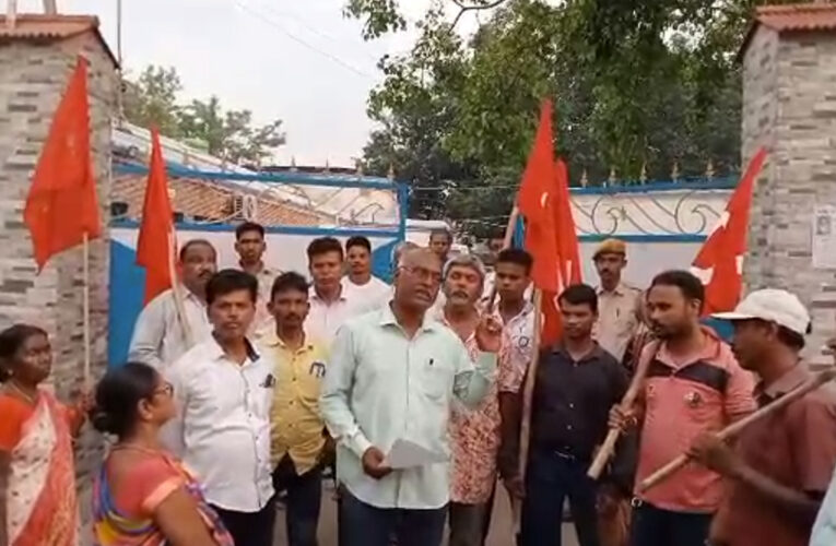 সিপিআই(এম) এর দেওয়াল লিখনে তৃনমূলের বাধা; উত্তেজনা এলাকায়।