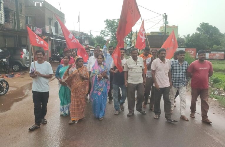 সারেঙ্গায় দুর্যোগকে উপেক্ষা করে প্রচারে ঝড় তুলল বামেরা।