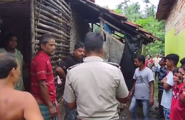 নেশার টাকা না পেয়ে নিজের বাবাকেই ইট দিয়ে থেঁতলে খুনের অভিযোগ ছেলের বিরুদ্ধে।