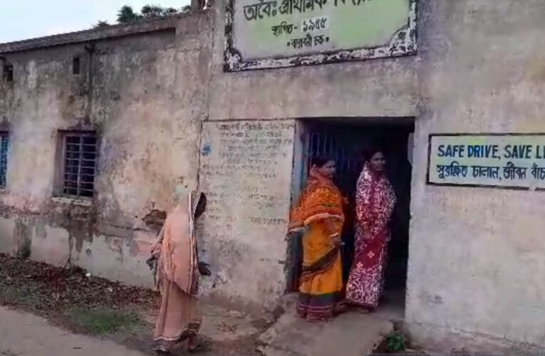 ভোটগ্রহণকেন্দ্রে উত্তেজনা।