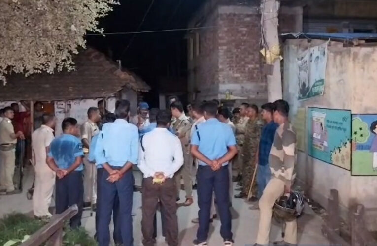 রণক্ষেত্র হাওড়ার শ্যামপুর। রাতে বোমাবাজি, ইঁট বৃষ্টি থেকে শুরু করে অ্যাসিড বোতল ছোঁড়ার অভিযোগ। আটক ১৩।