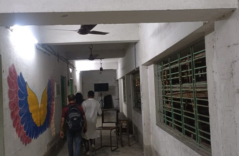 স্ট্রংরুম থেকে ব্যালট বক্স লুট করার জন্যই পাঁচিল ভাঙা হয়েছে। অভিযোগ তুলে বিক্ষোভ হাওড়ার ডোমজুড়ে।