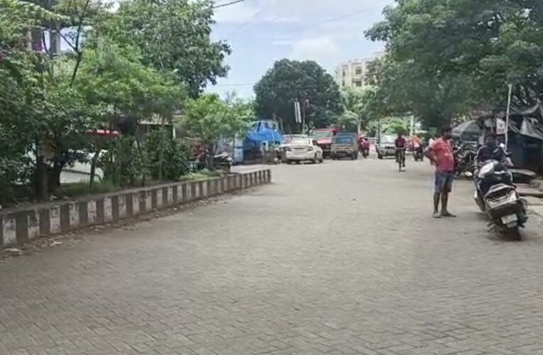 লিলুয়ায় দুষ্কৃতিদের হাতে আক্রান্ত হাওড়া পৌরনিগমের প্রাক্তন তৃণমূল কাউন্সিলর।