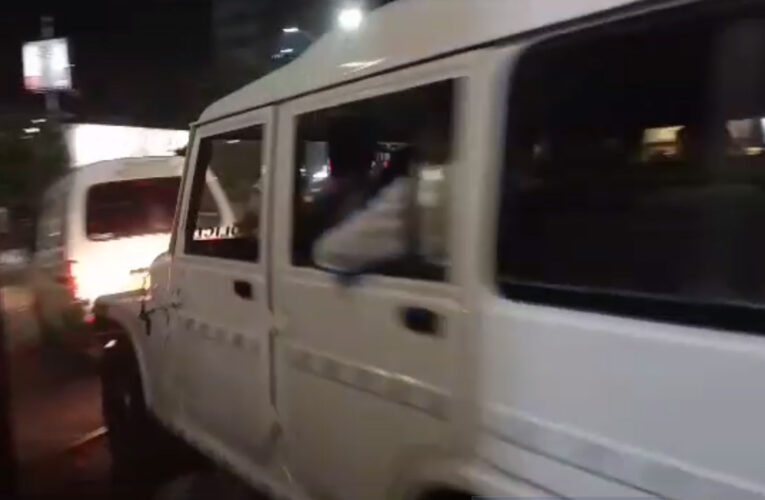 হাওড়ার শিবপুরে শপিং মলে দুর্ঘটনা, চলমান সিঁড়িতে আটকে গেল শিশুর হাত।