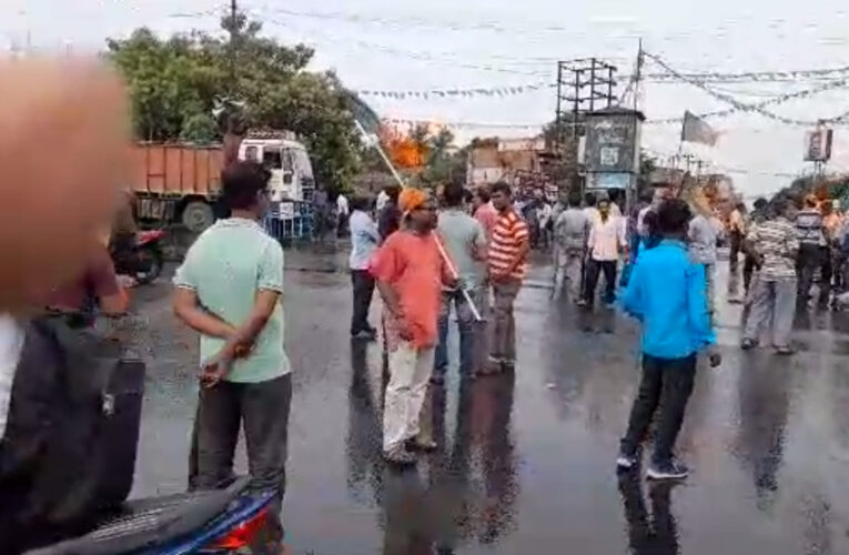 গননা কেন্দ্রে বিজেপি এজেন্টদের ঢুকতে না দেওয়ার অভিযোগ; পথ অবরোধ বিজেপির।