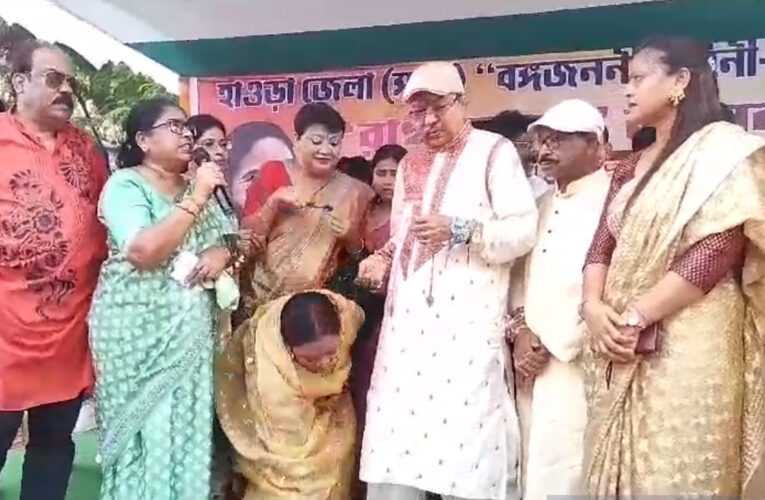 রাখীবন্ধনকে ঘিরে সকাল থেকেই সর্বত্র উৎসবের মেজাজ হাওড়ায়।