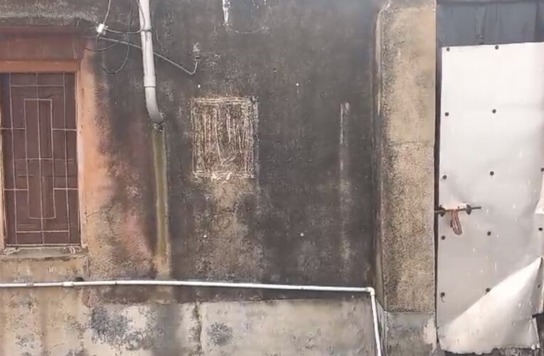 বালিতে খুন গৃহবধূ। রক্তাক্ত অবস্থায় ঘরের মেঝে থেকে দেহ উদ্ধার।