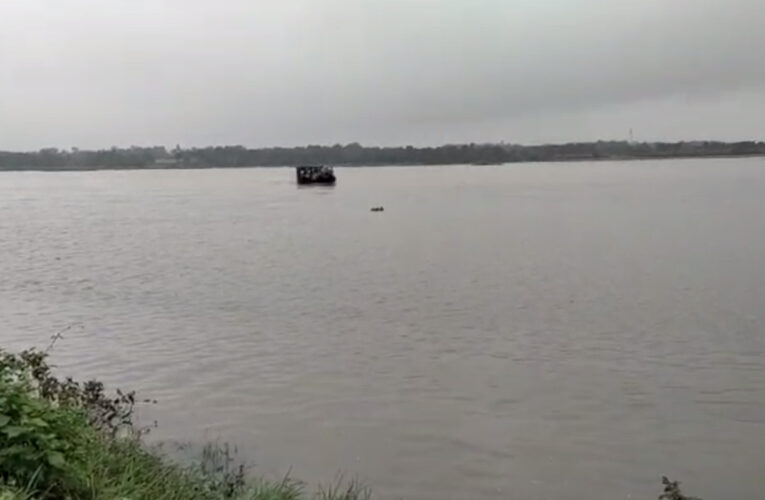 ” বাড়ির লোকদের বলে আসি ফেরার আসা কোরো না ।” জল জীবনে সাধারন মানুষের আকুতি এটাই।