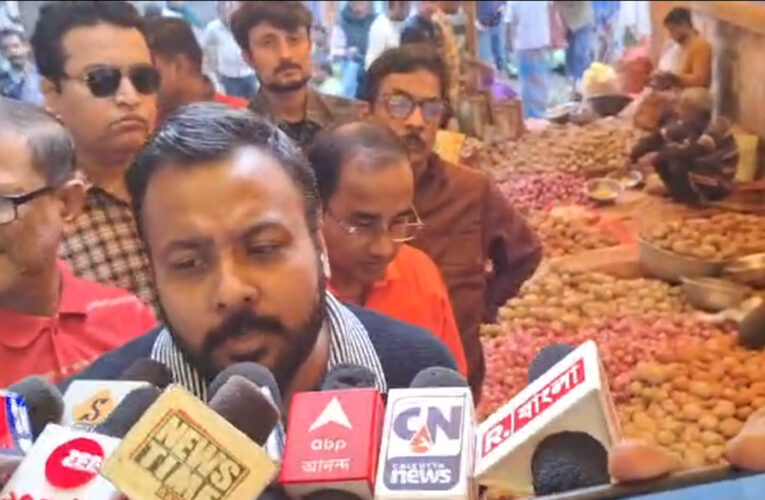 মূল্য বৃদ্ধি নিয়ন্ত্রনে রাখতে বহরমপুরের বাজারে টাস্ক ফোর্স এর হানা।