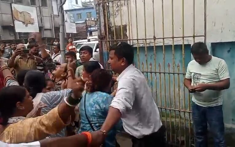 পুলিশের জালে হাওড়ার ওয়ার্ড সভাপতি প্রাক্তন বিধায়ক ঘনিষ্ঠ শ্যাম মালহোত্রা।